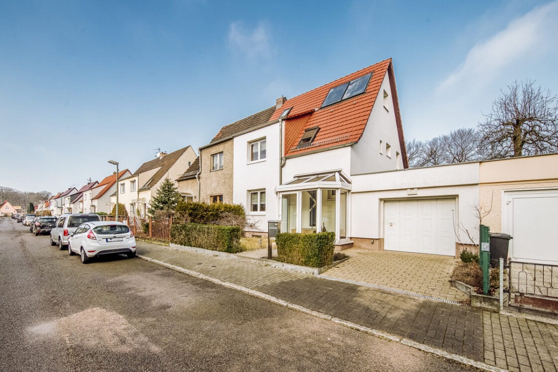Provisionsfrei! Doppelhaushälfte mitten in Biesdorf: Familienfreundlich und gemütlich - Garage und Haus
